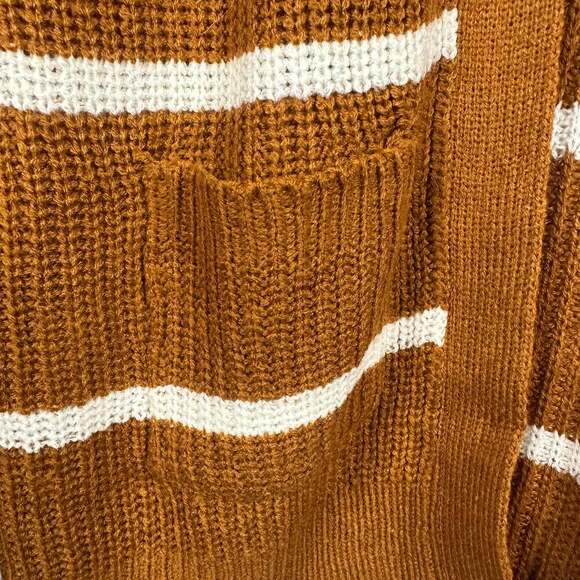 No Comment Girls' Stripe Cardigan With Pockets - Picture 3 of 6